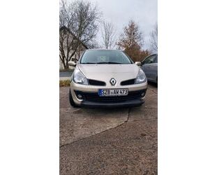 Renault Renault Clio Exception 1.6 16V 65kW Exception Gebrauchtwagen