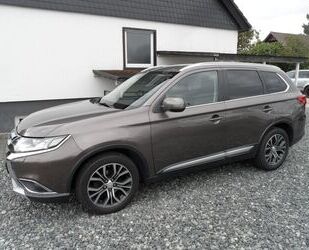 Mitsubishi Mitsubishi Outlander Plus 4WD, 1.Hand, Automatic, Gebrauchtwagen