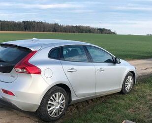 Volvo Volvo V40 D2 Garantie, TÜV Navi, PDC, Winter Gebrauchtwagen