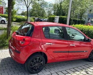 Renault Renault Clio Authentique 1.2 16V 55kW Authentique Gebrauchtwagen