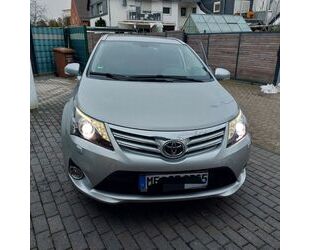 Toyota Toyota Avensis Combi 2,2-l-D-4D Life Gebrauchtwagen