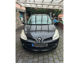 Renault Renault Clio by Rip Curl 1.2 16V Eco2 55kW Rip Cur Gebrauchtwagen