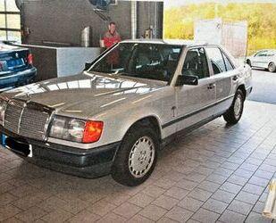 Mercedes-Benz Mercedes-Benz 230 Top Zustand H Kennzeichen 8 Fach Gebrauchtwagen