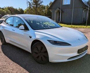 Tesla Tesla Model 3 Allradantrieb mit Dualmotor Performa Gebrauchtwagen