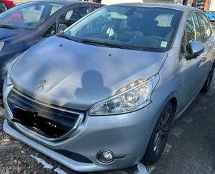 Peugeot Peugeot 208 Allure1,6*AUTOMATIK*EURO5*PDC*NAVI*TÜV Gebrauchtwagen