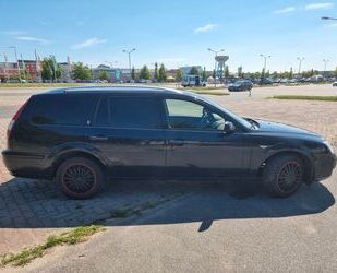 Ford Ford Mondeo 1,8 92 kW Ghia Ghia Gebrauchtwagen