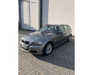 BMW BMW 320d xDrive TÜV Panorama Leder 8 Fach Bereift Gebrauchtwagen