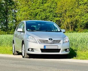 Toyota Toyota Verso 1.8 Exe. 7 Sitzer Panorama AHK LMF Tü Gebrauchtwagen