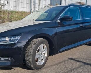 Skoda Skoda Superb 2.0 TDI Combi*DSG F1 *Xenon*ACC*Navi* Gebrauchtwagen