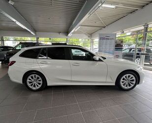 BMW BMW 318d Touring Advantage LED+ACC+DAP+PARK+KEYLES Gebrauchtwagen