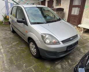 Ford Ford Fiesta 1.3 51 kW Silber Gebrauchtwagen