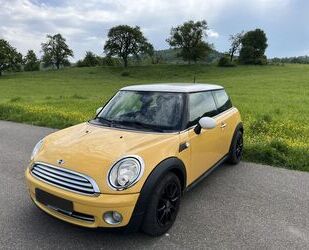 Mini MINI Cooper Automatik Gelb Gebrauchtwagen