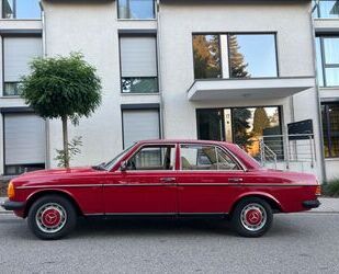 Mercedes-Benz Mercedes-Benz 200 ROT/BEIGE W123 AUTOMATIK 3 HAND Gebrauchtwagen