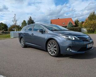 Toyota Toyota Avensis Combi 1,8-l-Valvematic Executive Ex Gebrauchtwagen