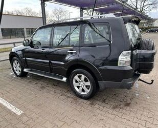 Mitsubishi Mitsubishi Pajero 3,2 DI-D 7 Sitzer Leder AHK Sch Gebrauchtwagen