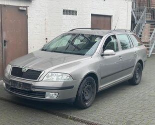 Skoda Skoda Octavia Combi 2.0 FSI Elegance Tempomat PDC Gebrauchtwagen