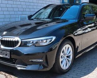 BMW BMW 318d Touring Advantage Panorama AHK Heat Erst Gebrauchtwagen