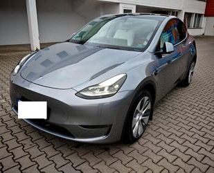 Tesla Tesla Model Y Long Range AWD Quicksilver AHK Weiß Gebrauchtwagen