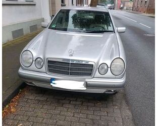 Mercedes-Benz Mercedes-Benz E 200 ELEGANCE Automatik AHK Gebrauchtwagen