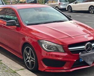 Mercedes-Benz Mercedes-Benz CLA 200 Shooting Brake AMG Line Gebrauchtwagen