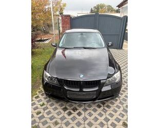 BMW BMW 318i - E90 schwarz 8-fach bereift Gebrauchtwagen