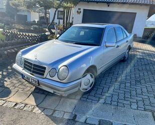 Mercedes-Benz Mercedes-Benz E 230*1.HAND*KLIMA*SCHIEBEDACH* Gebrauchtwagen