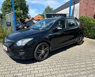 Hyundai Hyundai i30 cw Classic SHZ PDC TEMP KLIMAAUTO GARA Gebrauchtwagen