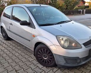 Ford Ford Fiesta 1,3 51 kW Ambiente Ambiente Gebrauchtwagen