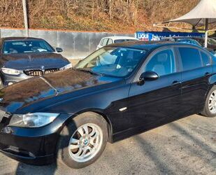 BMW BMW 320i Glasdach Tempomat Sitzhzg PDC MP3 Gebrauchtwagen