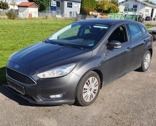 Ford Ford Focus Lim. Business 1.5 EcoBoost NAVI SHZ PDC Gebrauchtwagen