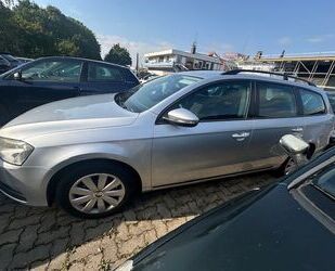 VW Volkswagen Passat Vari. Trendline*2.HAND*KLIMA*NAV Gebrauchtwagen