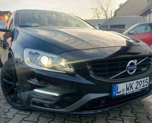 Volvo Volvo V60 Kombi Momentum R Designe,Xenon,LED,Shz,P Gebrauchtwagen