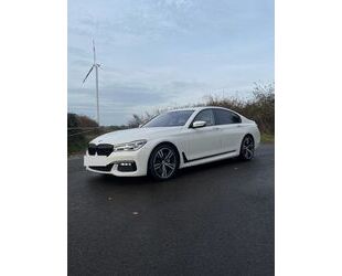 BMW BMW 750i - XDrive Weiß + inklusive Service Gebrauchtwagen