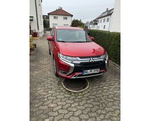 Mitsubishi Mitsubishi Outlander 2.4 MIVEC PLUG-IN HYBRID 4WD Gebrauchtwagen