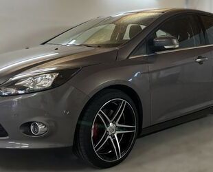 Ford Ford Focus Lim. Titanium Klimaautom. PDC v+h Gebrauchtwagen