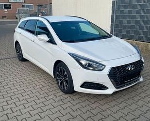 Hyundai Hyundai i40 cw blue Space,1.Hand,Tüv+Au neu,Top Zu Gebrauchtwagen