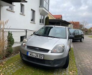 Ford Ford Fiesta 1,4 16V Connection Connection Gebrauchtwagen