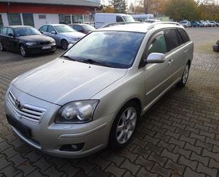 Toyota Toyota Avensis Kombi 2.0 Executive Gebrauchtwagen