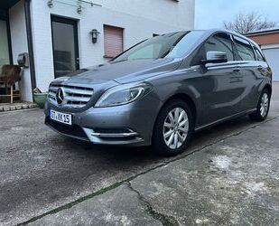 Mercedes-Benz Mercedes-Benz B 180 - Gepflegtes Renterfahrzeug, S Gebrauchtwagen