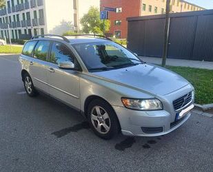 Volvo Volvo V50 Kombi 1.6 D Kinetic*Bi-Xenon*Klima* Gebrauchtwagen