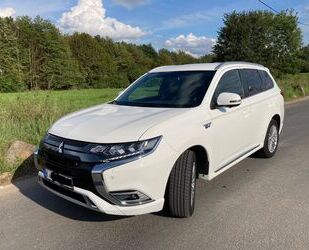 Mitsubishi Mitsubishi Outlander 2.4 MIVEC PLUG-IN HYBRID 4WD Gebrauchtwagen