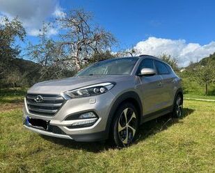 Hyundai Hyundai Tucson 1.7 FWD Leder/Automatik/Pano/AHK Gebrauchtwagen