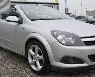 Opel Opel Astra TwinTop 2.0 Turbo Cosmo Tempomat IDS+ A Gebrauchtwagen