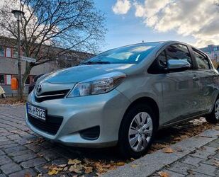 Toyota Toyota Yaris Life Grün Metallic 5 Türen Kamera 52 Gebrauchtwagen