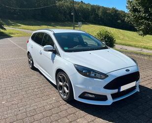 Ford Ford Focus 2,0 ST Turnier Sport-Winterpaket wenig Gebrauchtwagen