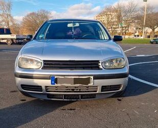 VW Volkswagen Golf 1.6 Auto Basis Gebrauchtwagen