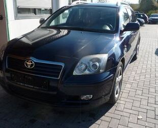 Toyota Toyota Avensis Kombi 2.0 D-4D Travel Gebrauchtwagen