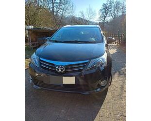 Toyota Toyota Avensis Combi 2,2-l-D-4D Automatik Executiv Gebrauchtwagen