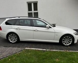 BMW BMW 330 Xd touring Panorama Navi M-Paket XENON Gebrauchtwagen