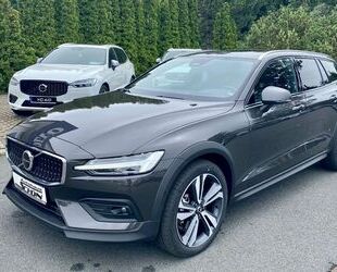 Volvo Volvo V60 Cross Country Ultimate B4 D AWD 8-Gang Gebrauchtwagen